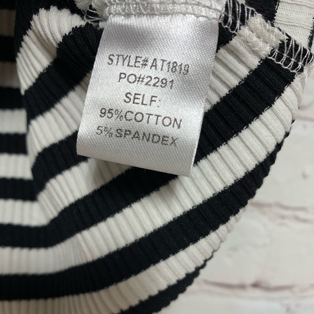 NEW AnnieWear Darling Striped Black and White Ruffle Sleeve Top Size XL - Picture 5 of 6